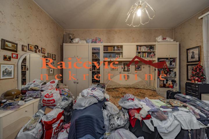 VRACAR KALENIC 164m2 , T , 2700e