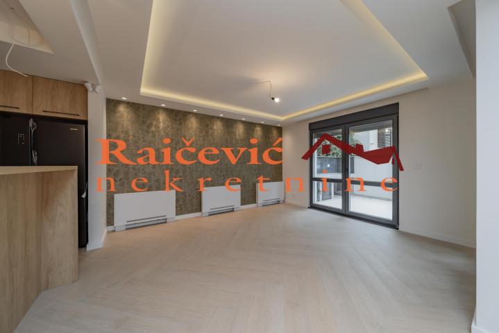 VOZDOVAC SUMICE 380m2 , 3T , 990000e