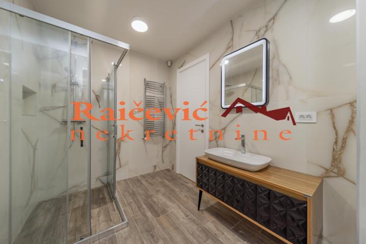 VOZDOVAC SUMICE 380m2 , 3T , 990000e