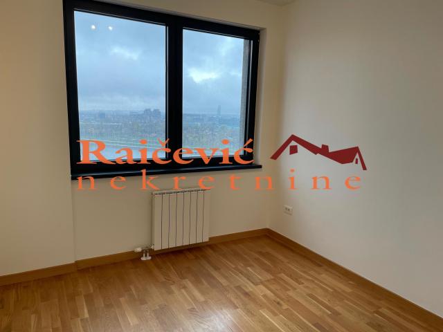 SAVSKI VENAC BEOGRAD NA VODI 83m2 , T , 375000e