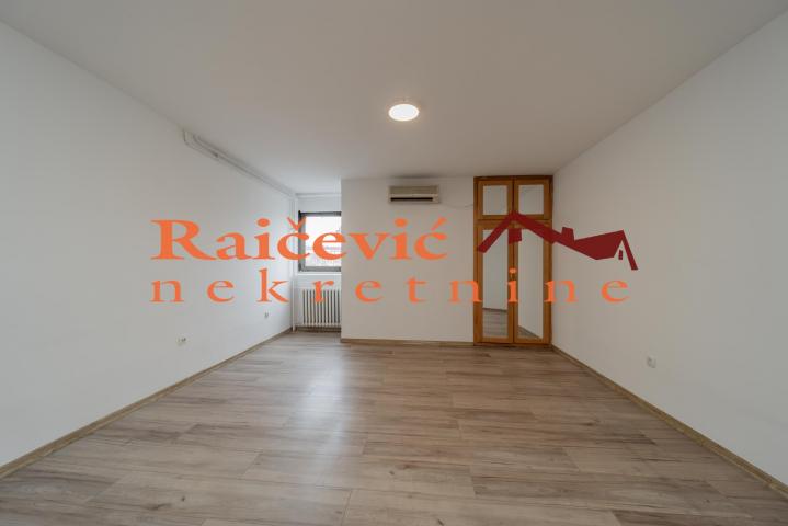 SAVSKI VENAC CENTAR 76m2 , T , 185000e