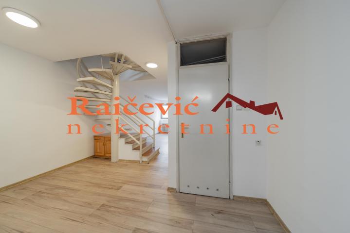 SAVSKI VENAC CENTAR 76m2 , T , 185000e