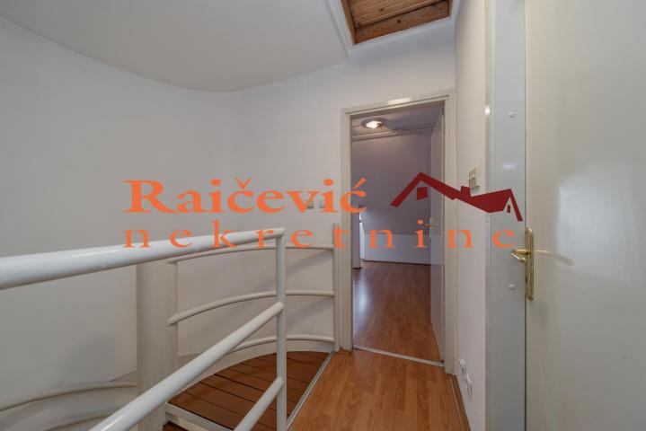 SAVSKI VENAC CENTAR 76m2 , T , 185000e