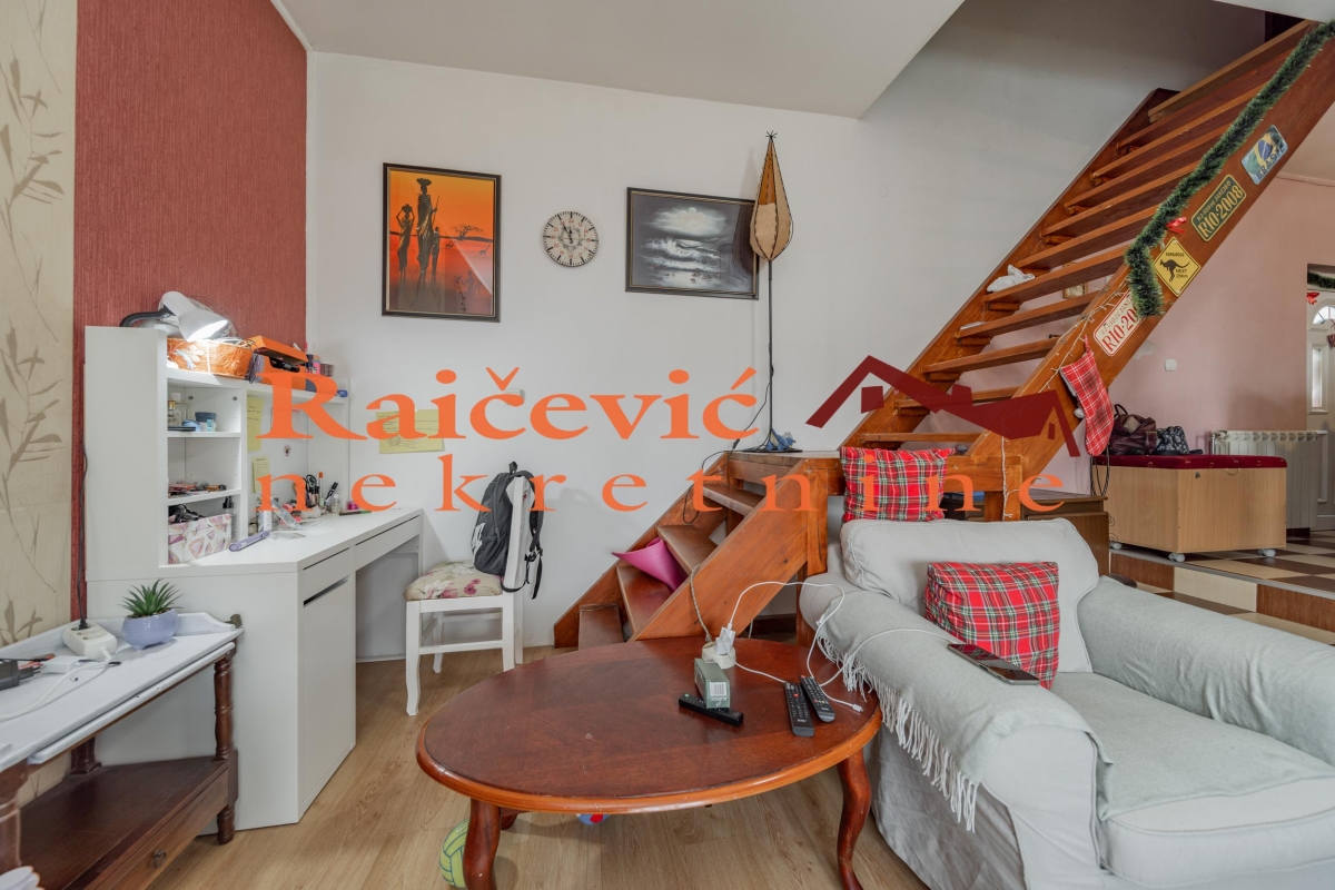 RAKOVICA PETLOVO BRDO 115m2 , T , 175000e