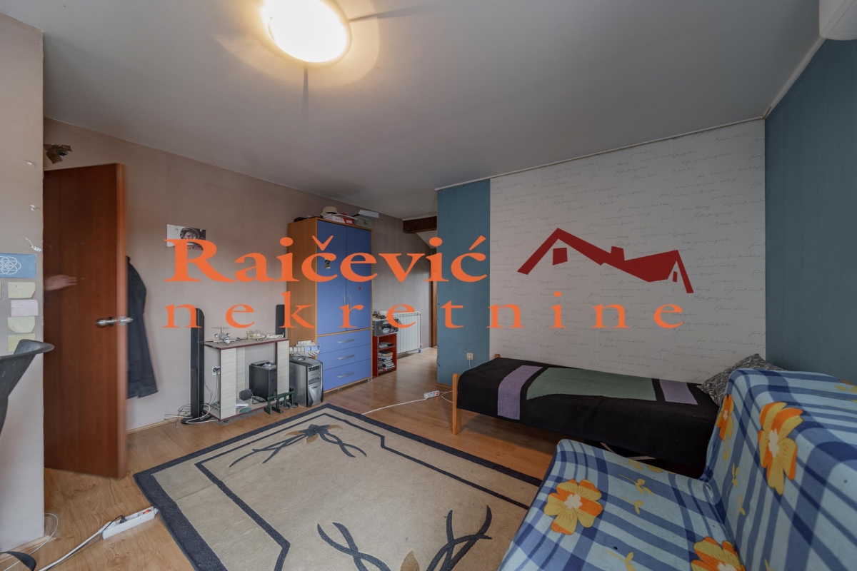 RAKOVICA PETLOVO BRDO 115m2 , T , 175000e