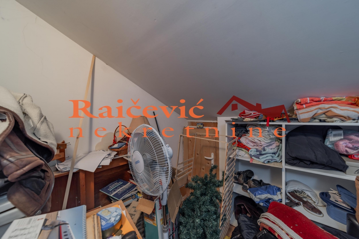 RAKOVICA PETLOVO BRDO 115m2 , T , 175000e