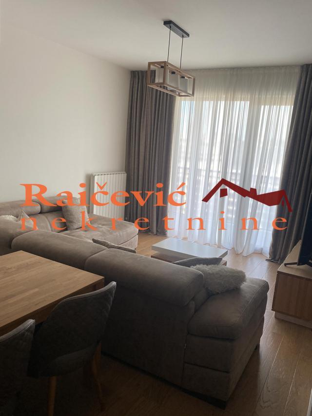 SAVSKI VENAC BEOGRAD NA VODI 54m2 , T , 370000e