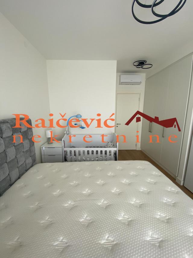 SAVSKI VENAC BEOGRAD NA VODI 54m2 , T , 370000e