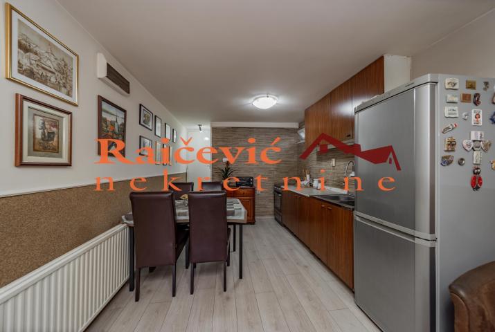 ZEMUN KALVARIJA 82m2 , T , 170000e