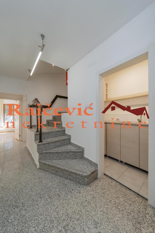 SAVSKI VENAC SENJAK 195m2 , 3000e