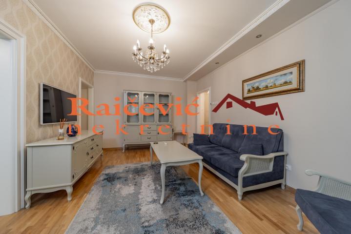 STARI GRAD CENTAR 62m2 , T , 315000e