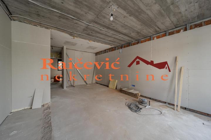 VOZDOVAC BANJICA 70m2 , fb , 185000e