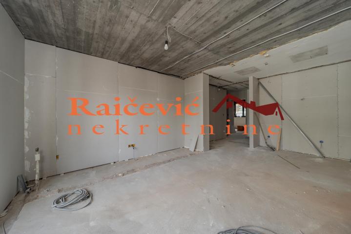 VOZDOVAC BANJICA 70m2 , fb , 185000e