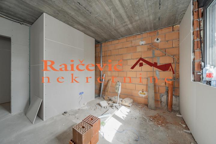 VOZDOVAC BANJICA 70m2 , fb , 185000e