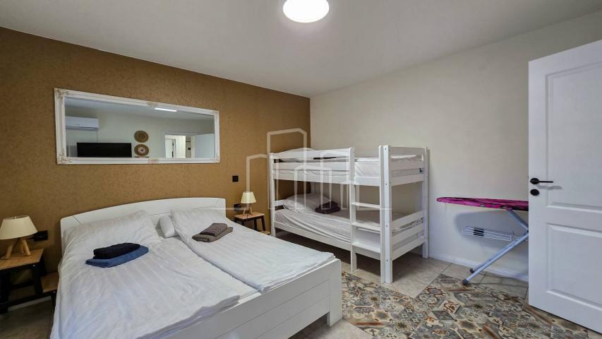 PRILIKA Opremljen stan na dan sa Booking profilom prodaja 34m2 +6m2 vešeraj Bjelave Centar 