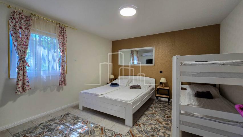 PRILIKA Opremljen stan na dan sa Booking profilom prodaja 34m2 +6m2 vešeraj Bjelave Centar 