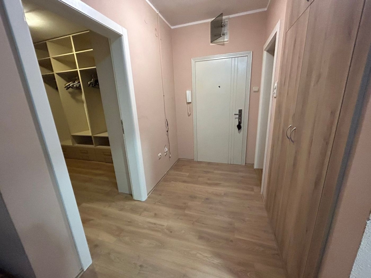 NOVI SAD - SAJAM - 50. 00 m2