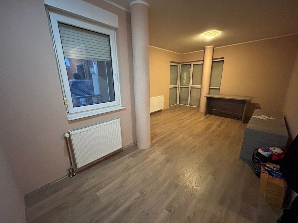 NOVI SAD - SAJAM - 50. 00 m2