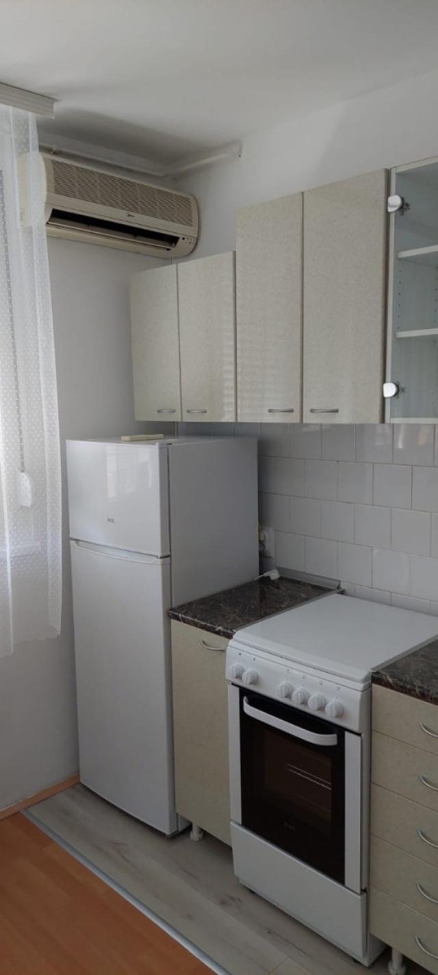 NOVI SAD - SAJAM - 34. 00 m2