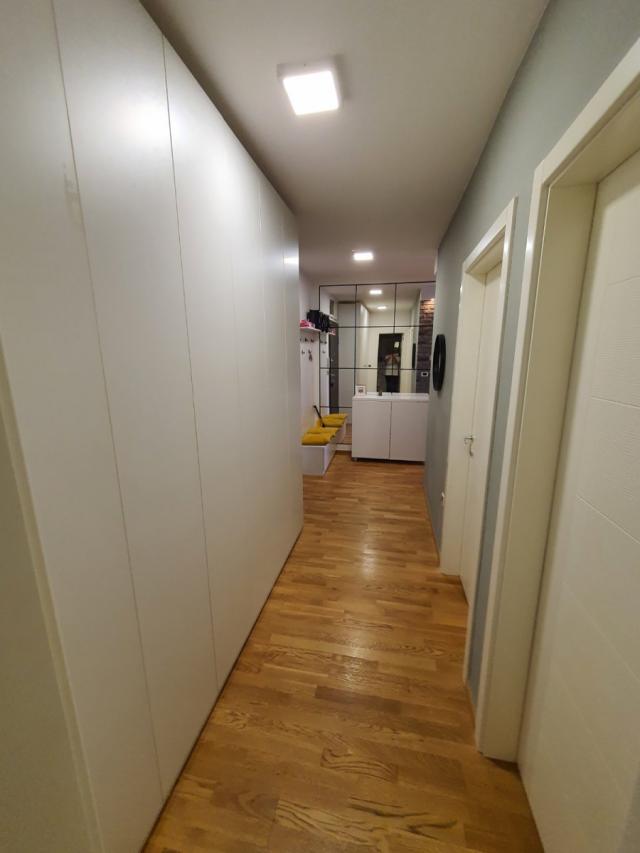 NOVI SAD - SAJAM - 62. 00 m2