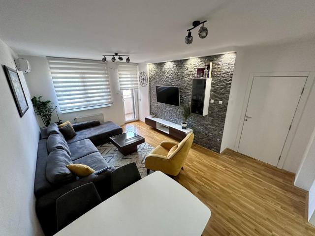 NOVI SAD - SAJAM - 65. 00 m2