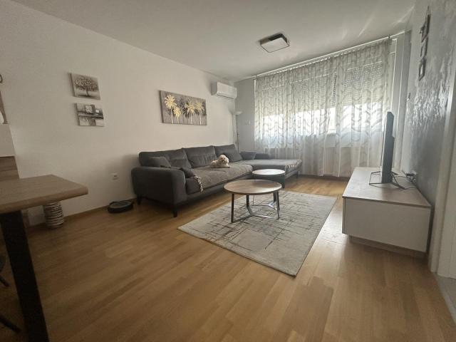 NOVI SAD - BULEVAR - 75. 00 m2