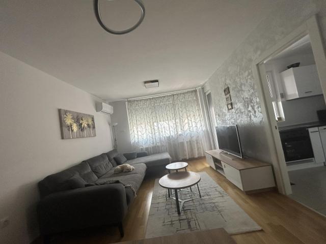 NOVI SAD - BULEVAR - 75. 00 m2