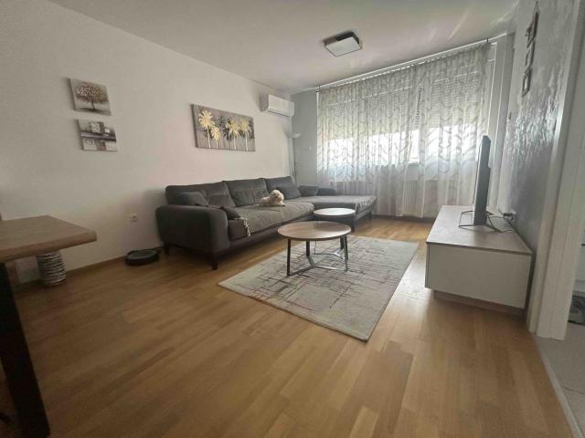 NOVI SAD - BULEVAR - 75. 00 m2