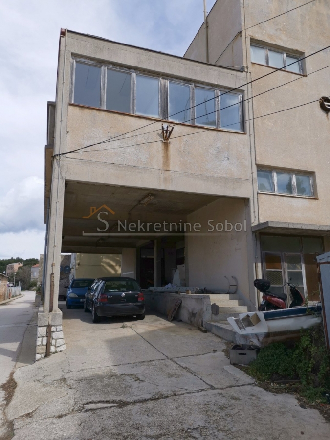 Mali Lošinj - Poslovni prostor, 800 m2