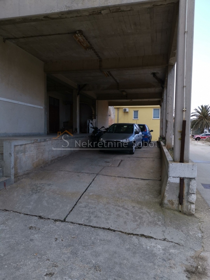 Mali Lošinj - Poslovni prostor, 800 m2