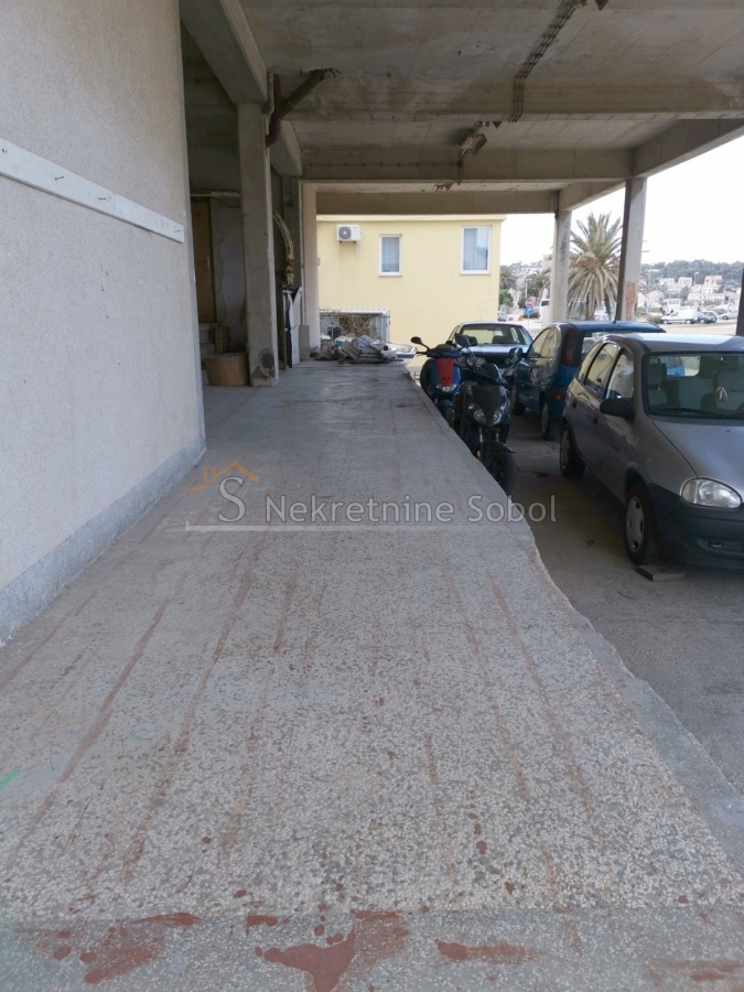 Mali Lošinj - Poslovni prostor, 800 m2