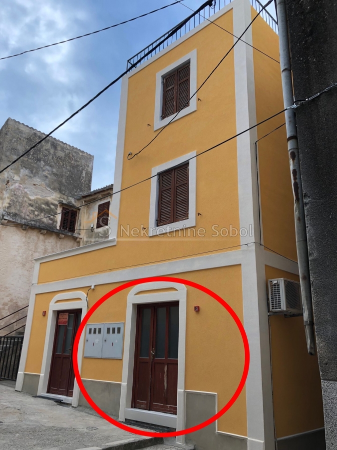 Mali Lošinj - Poslovni prostor, 30. 20 m2