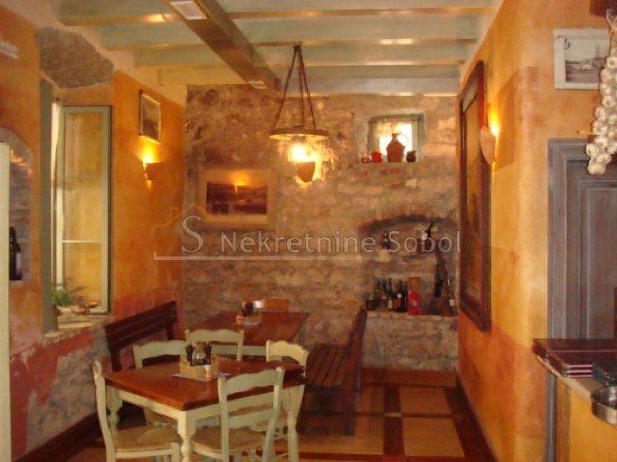 Mali Losinj - Restaurant + Apartments, 320 M2