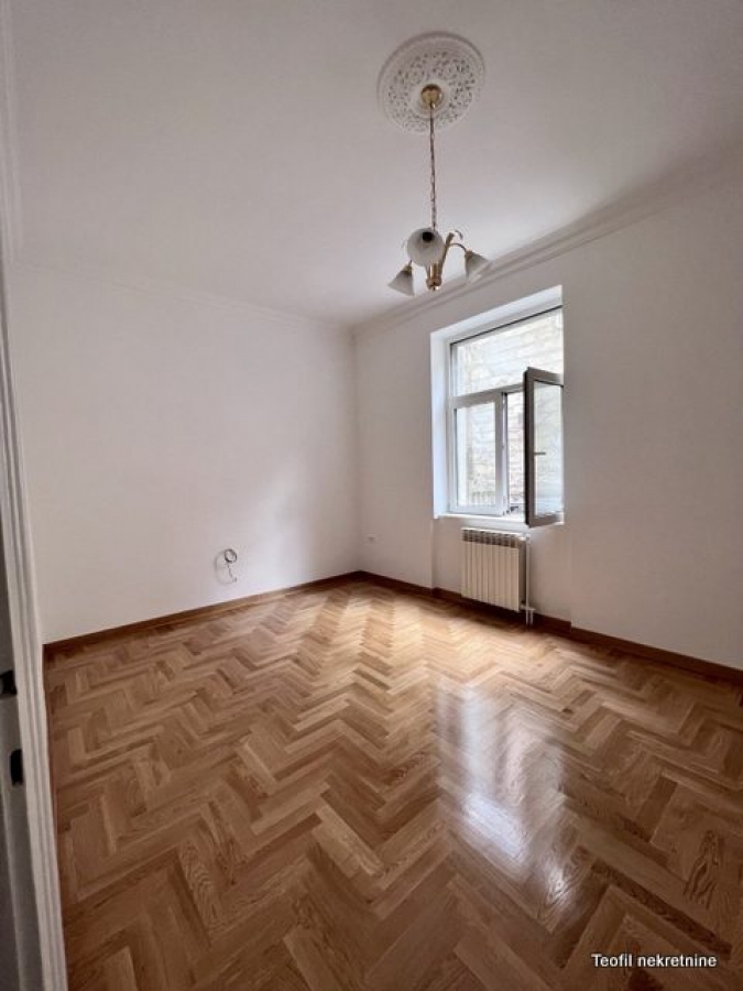 PALILULA BOTANIČKA BAŠTA 190m2 , (4 stana) , 615000e