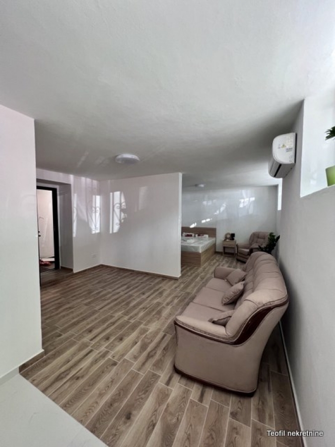 PALILULA BOTANIČKA BAŠTA 190m2 , (4 stana) , 615000e