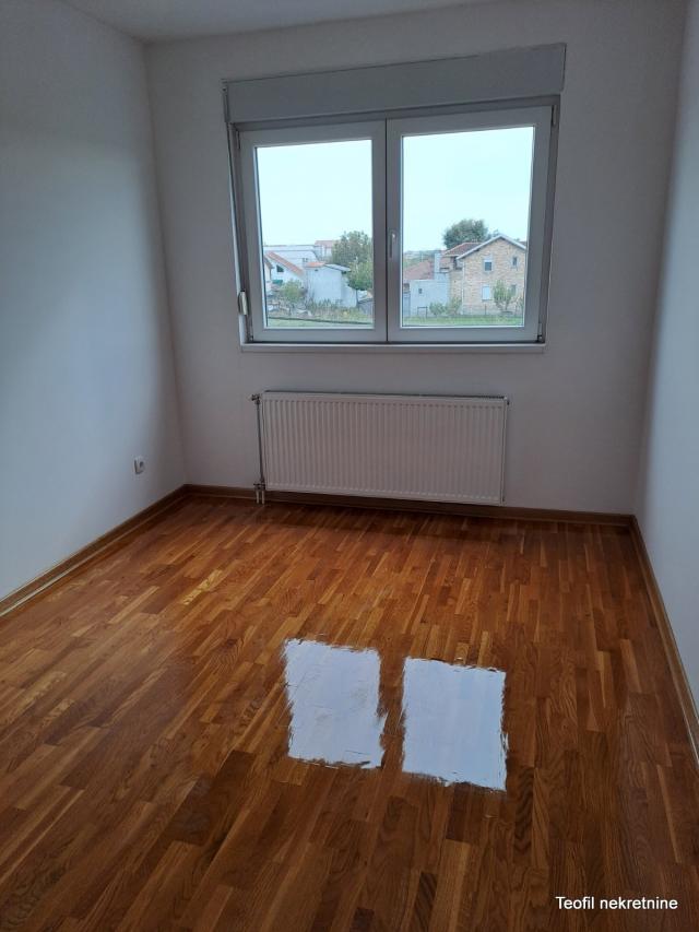 ZEMUN ZEMUN - ALTINA 42m2 , (L) , 75600e