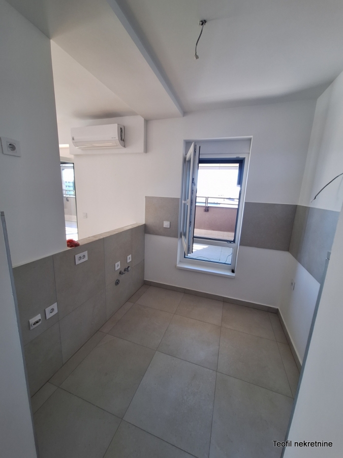 NOVI BEOGRAD TOŠIN BUNAR 75m2 , (2T) , 236043e