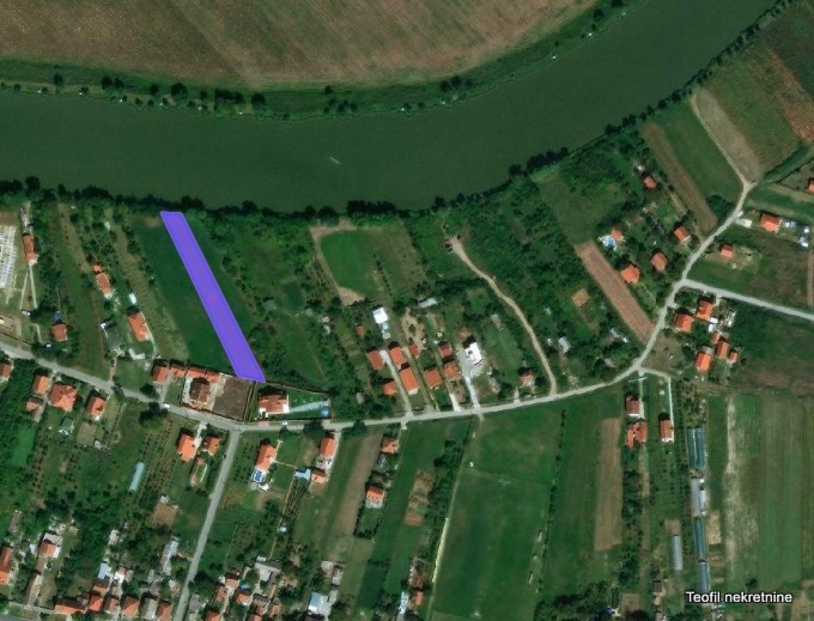 SURCIN BEČMEN 1900m2 , 130000e