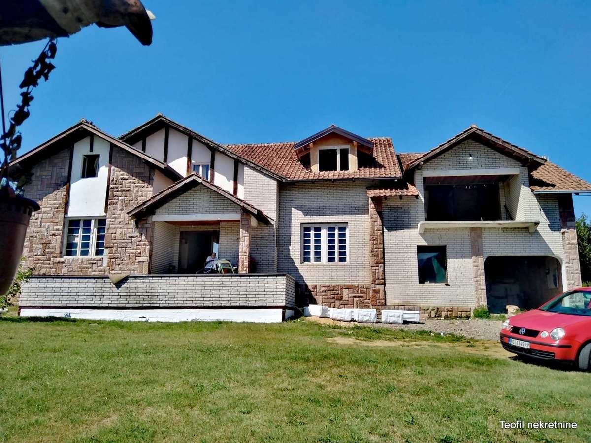 LAZAREVAC LJIG 479m2 , 127000e