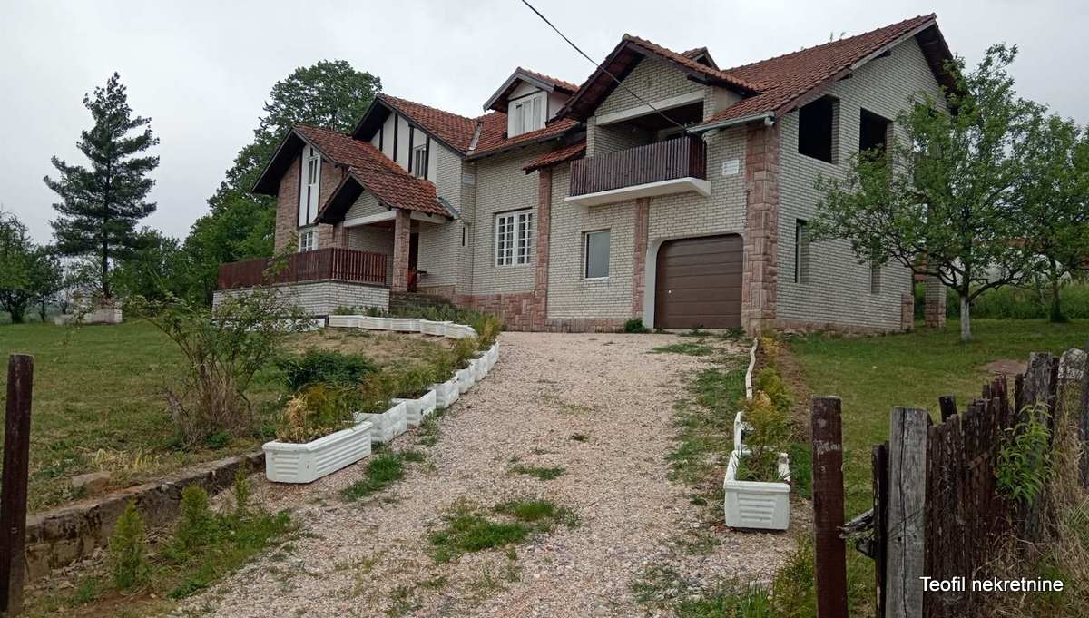 LAZAREVAC LJIG 479m2 , 127000e