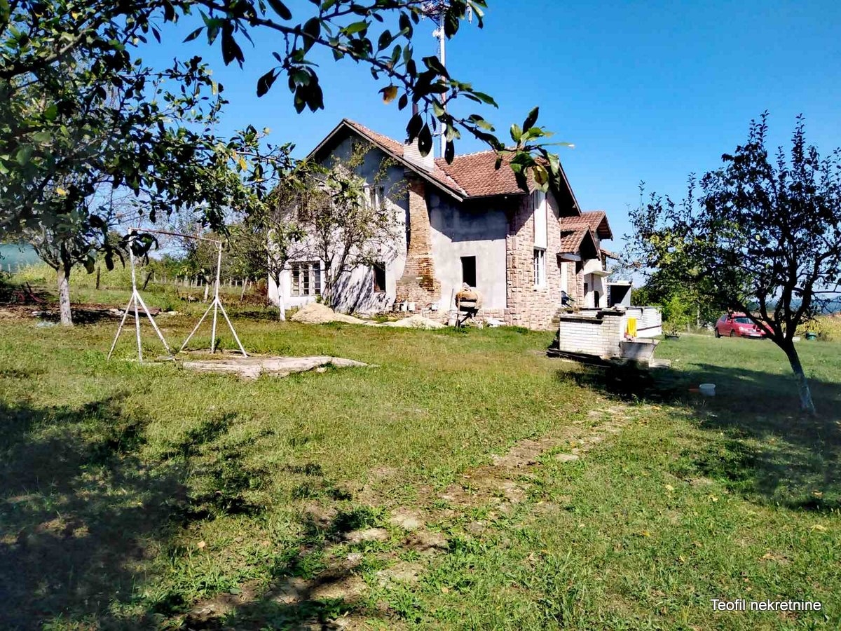 LAZAREVAC LJIG 479m2 , 127000e