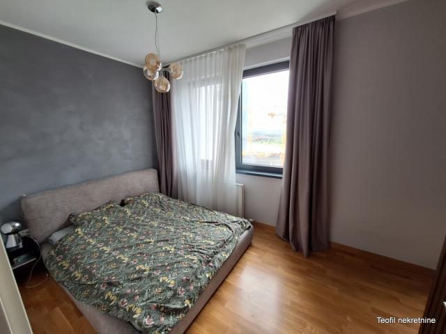 SAVSKI VENAC BEOGRAD NA VODI 89m2 , (T) , 399000e