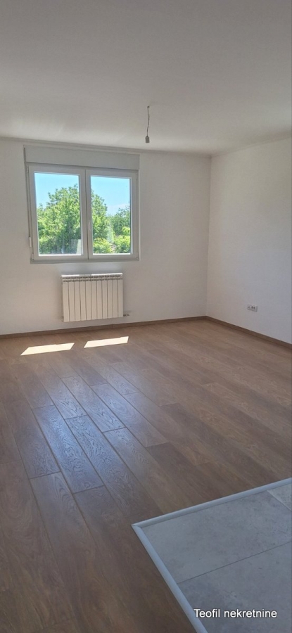 ZEMUN ZEMUN 56m2 , (T) , 148000e