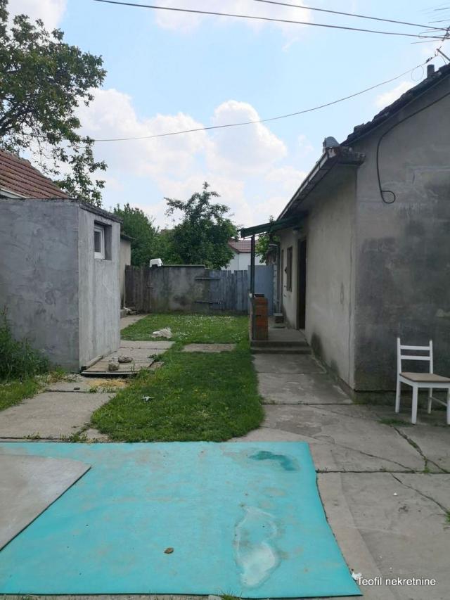 ZEMUN BATAJNICA 74m2 , 41 , 145000e