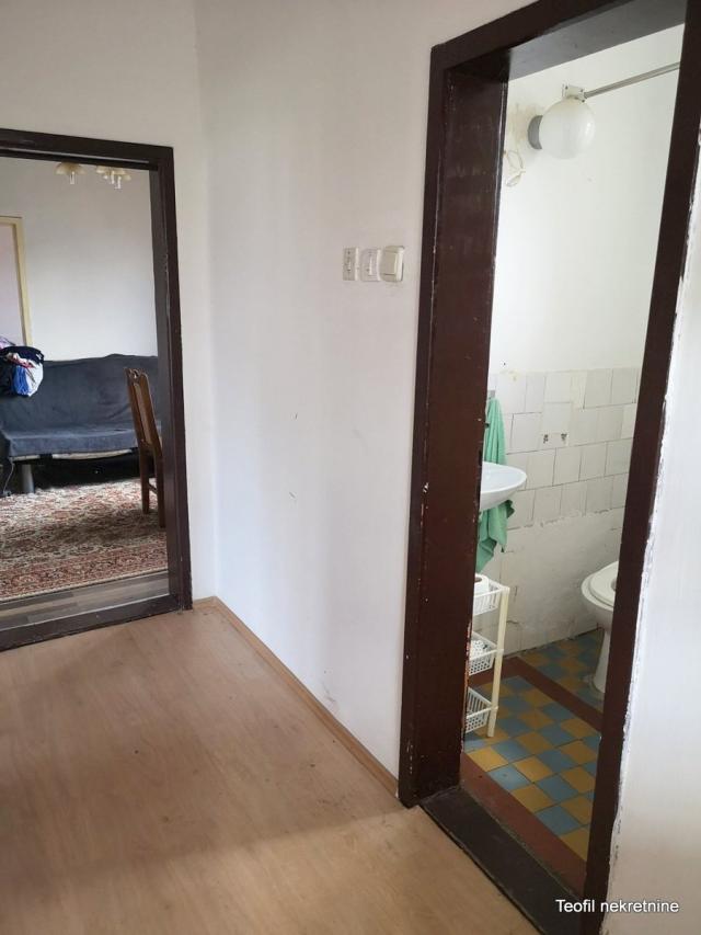 ZEMUN BATAJNICA 74m2 , 41 , 145000e