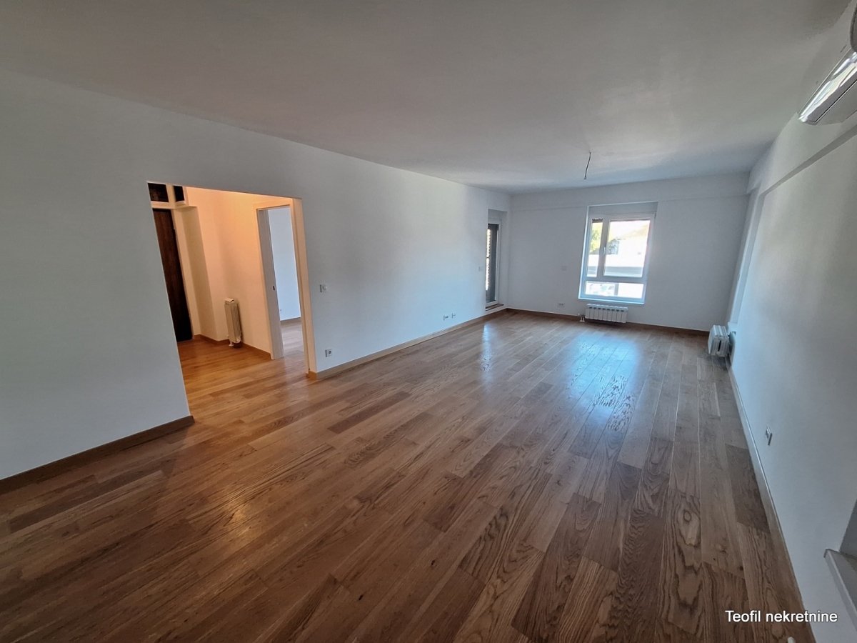 NOVI BEOGRAD TOŠIN BUNAR 70m2 , (T) , 251640e