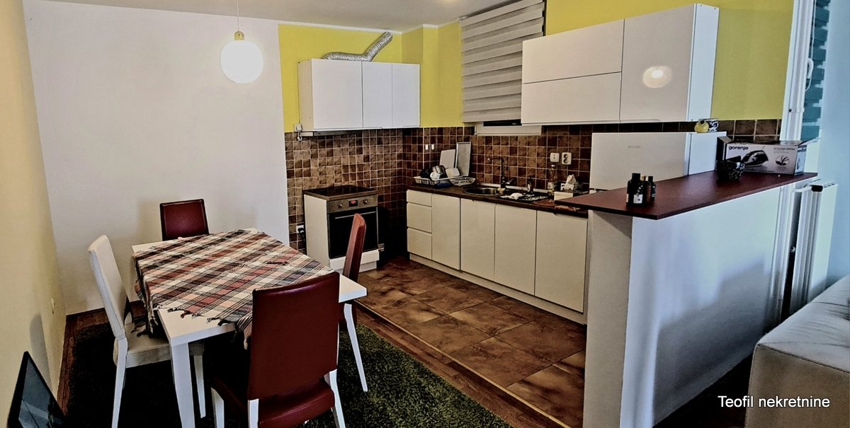 VRACAR JUŽNI BULEVAR 68m2 , (T) , 800e