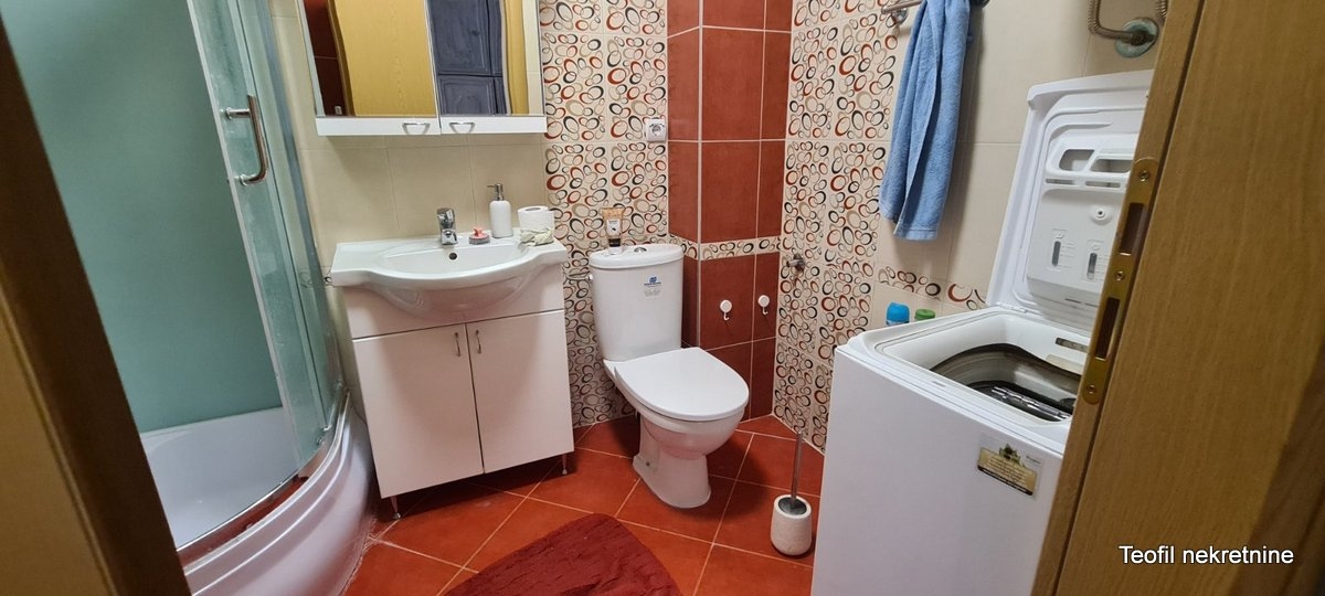 VRACAR JUŽNI BULEVAR 68m2 , (T) , 800e