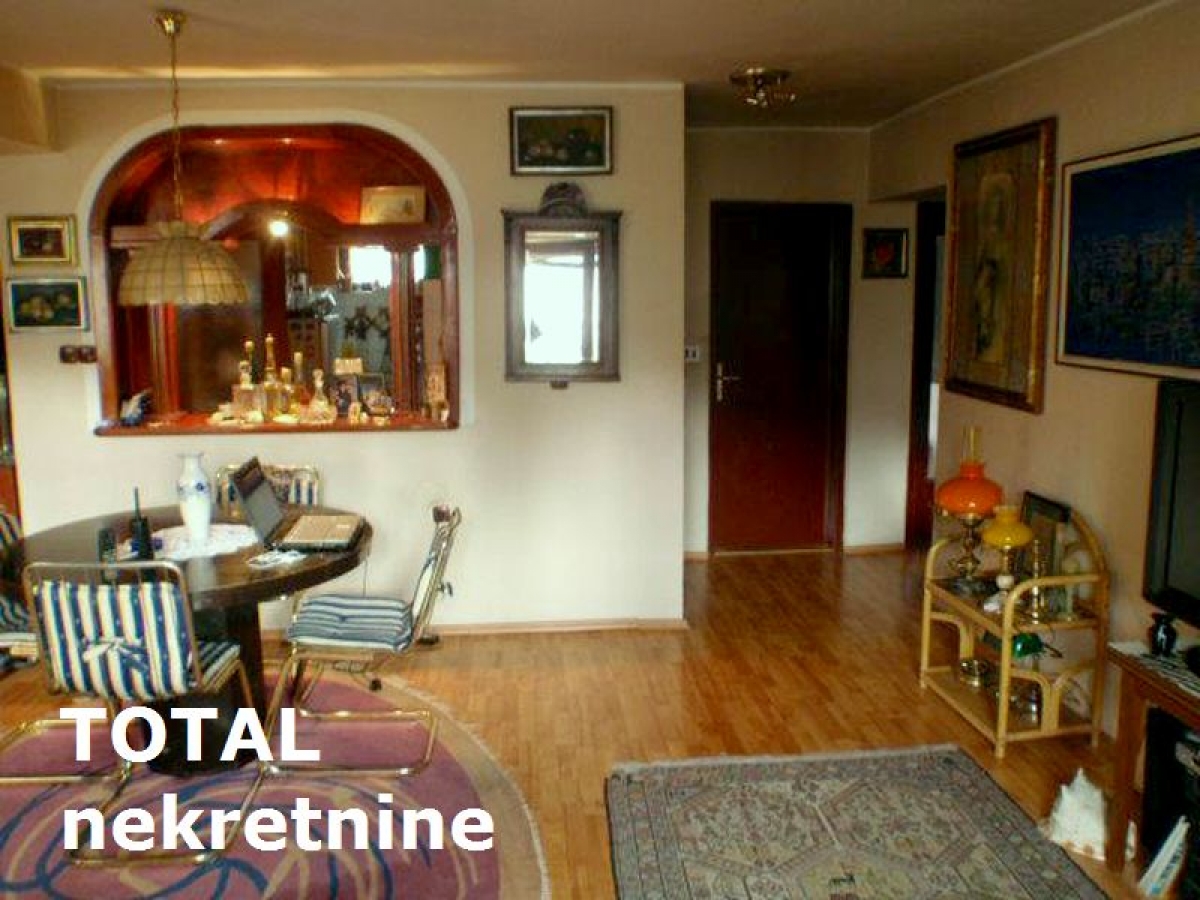 4 Četvorosoban stan NOVI SAD, 360500€