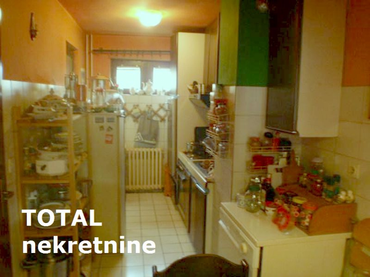 4 Četvorosoban stan NOVI SAD, 360500€